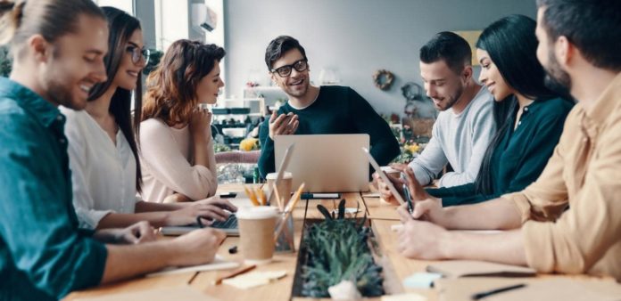 Qu'est-ce que le cross canal ? Définition et utilisation de cette stratégie