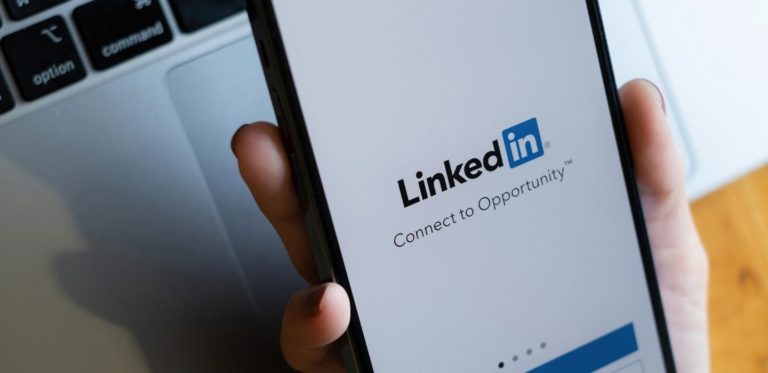 Comment utiliser des emojis sur LinkedIn ?