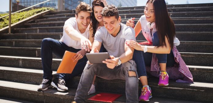 Chiffres sur les réseaux sociaux : Plus de 60% de la population Mondiale connectée