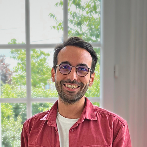 Avatar Guillaume Guersan – 500px Guillaume Guersan dans son bureau
