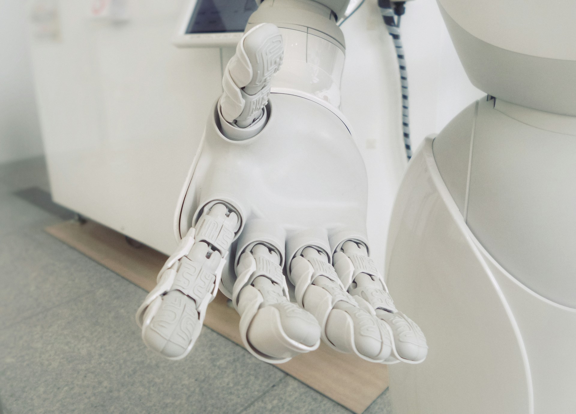 Robot qui vous tend la main